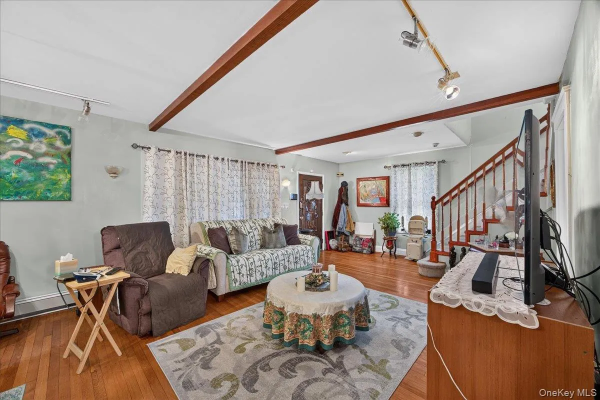 77 Irving Place, New Rochelle, NY, 4 Bedrooms Bedrooms, 7 Rooms Rooms,1 BathroomBathrooms,Residential,For Rent,Irving,0,1002149 77 Irving Place, New Rochelle, NY, 4 Bedrooms Bedrooms, 7 Rooms Rooms,1 BathroomBathrooms,Residential,For Rent,Irving,0,1002149