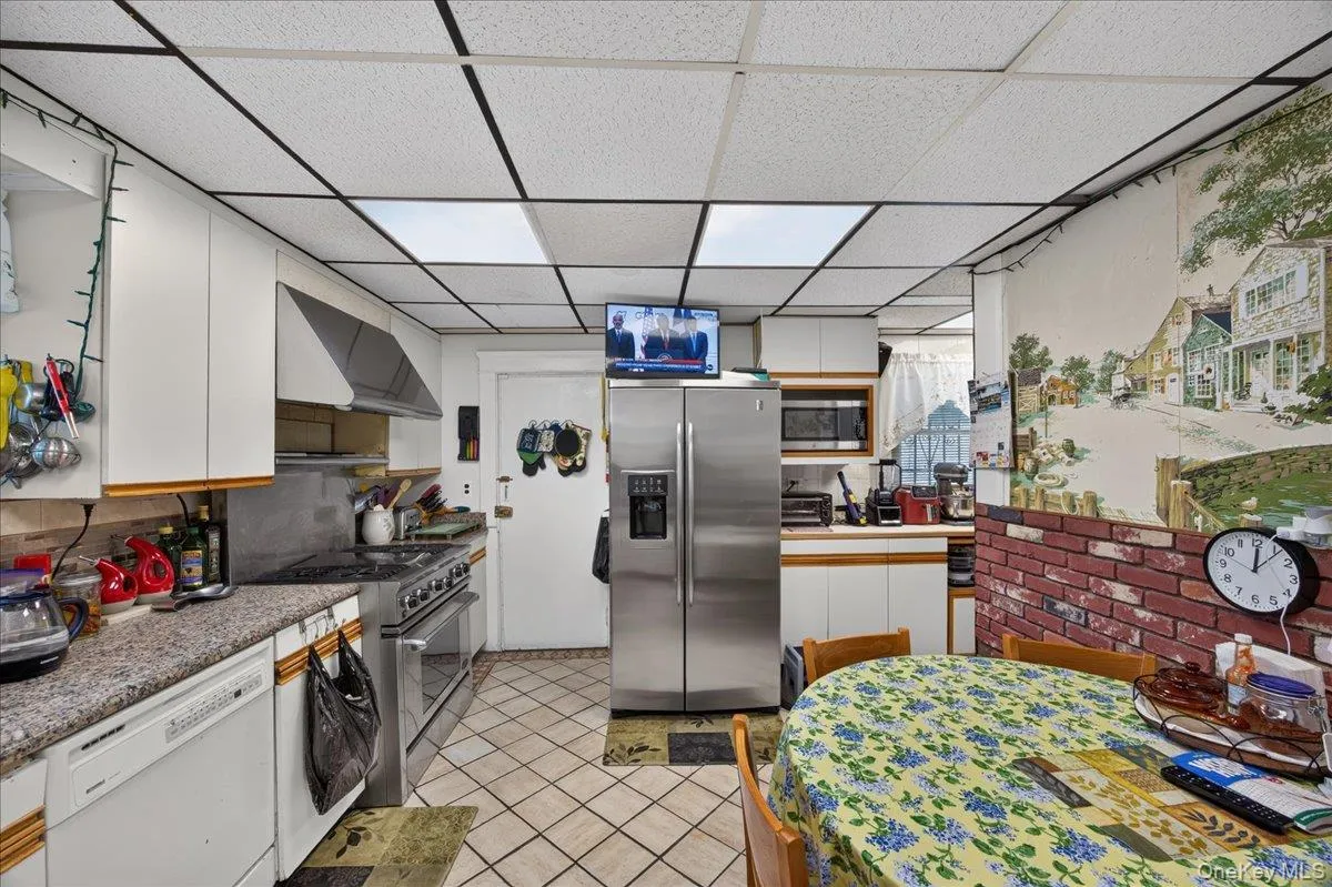 77 Irving Place, New Rochelle, NY, 4 Bedrooms Bedrooms, 7 Rooms Rooms,1 BathroomBathrooms,Residential,For Rent,Irving,0,1002149 77 Irving Place, New Rochelle, NY, 4 Bedrooms Bedrooms, 7 Rooms Rooms,1 BathroomBathrooms,Residential,For Rent,Irving,0,1002149
