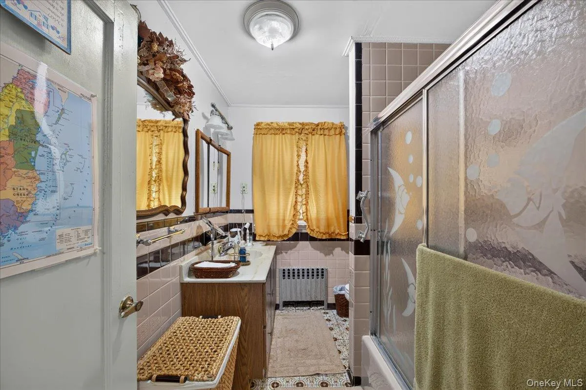 77 Irving Place, New Rochelle, NY, 4 Bedrooms Bedrooms, 7 Rooms Rooms,1 BathroomBathrooms,Residential,For Rent,Irving,0,1002149 77 Irving Place, New Rochelle, NY, 4 Bedrooms Bedrooms, 7 Rooms Rooms,1 BathroomBathrooms,Residential,For Rent,Irving,0,1002149