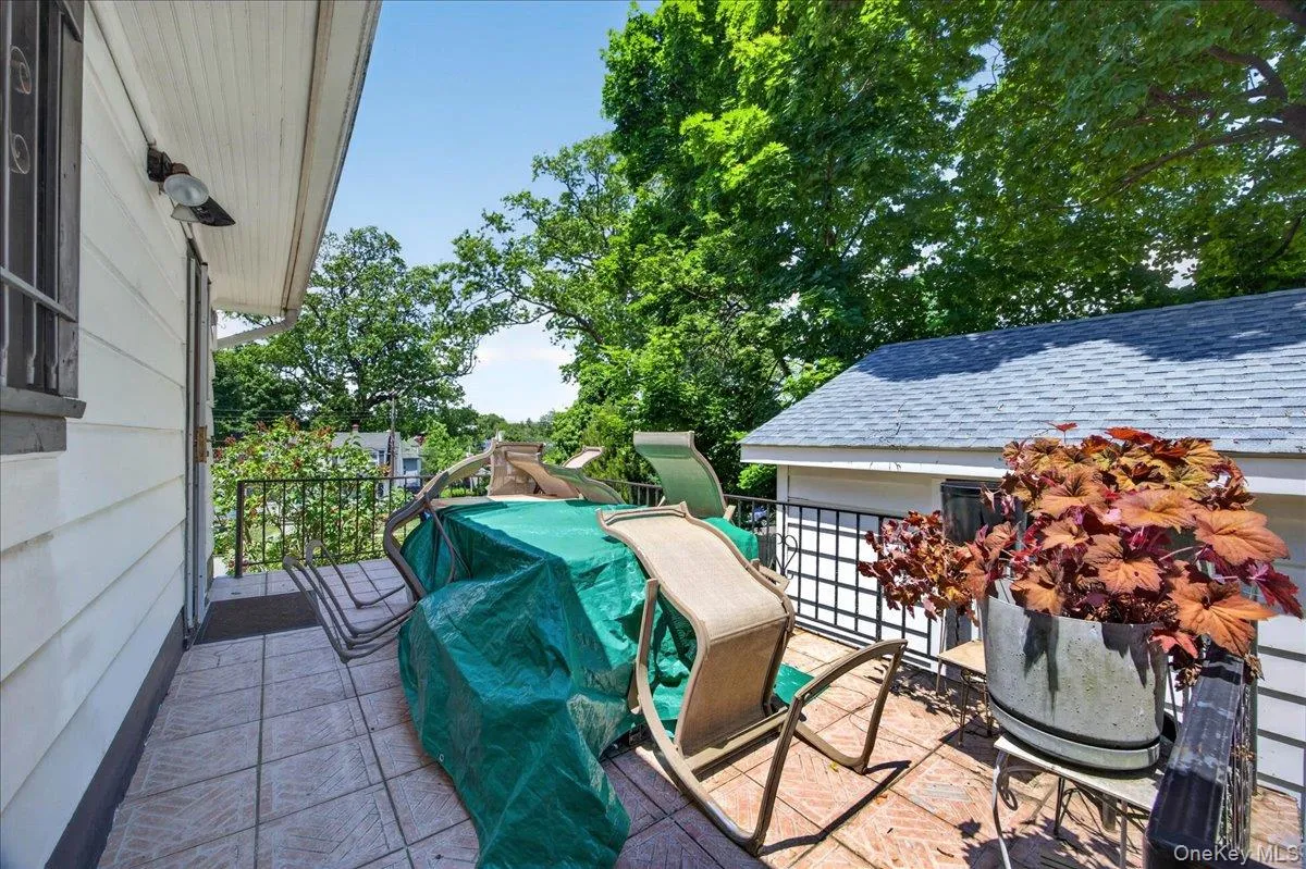 77 Irving Place, New Rochelle, NY, 4 Bedrooms Bedrooms, 7 Rooms Rooms,1 BathroomBathrooms,Residential,For Rent,Irving,0,1002149 77 Irving Place, New Rochelle, NY, 4 Bedrooms Bedrooms, 7 Rooms Rooms,1 BathroomBathrooms,Residential,For Rent,Irving,0,1002149