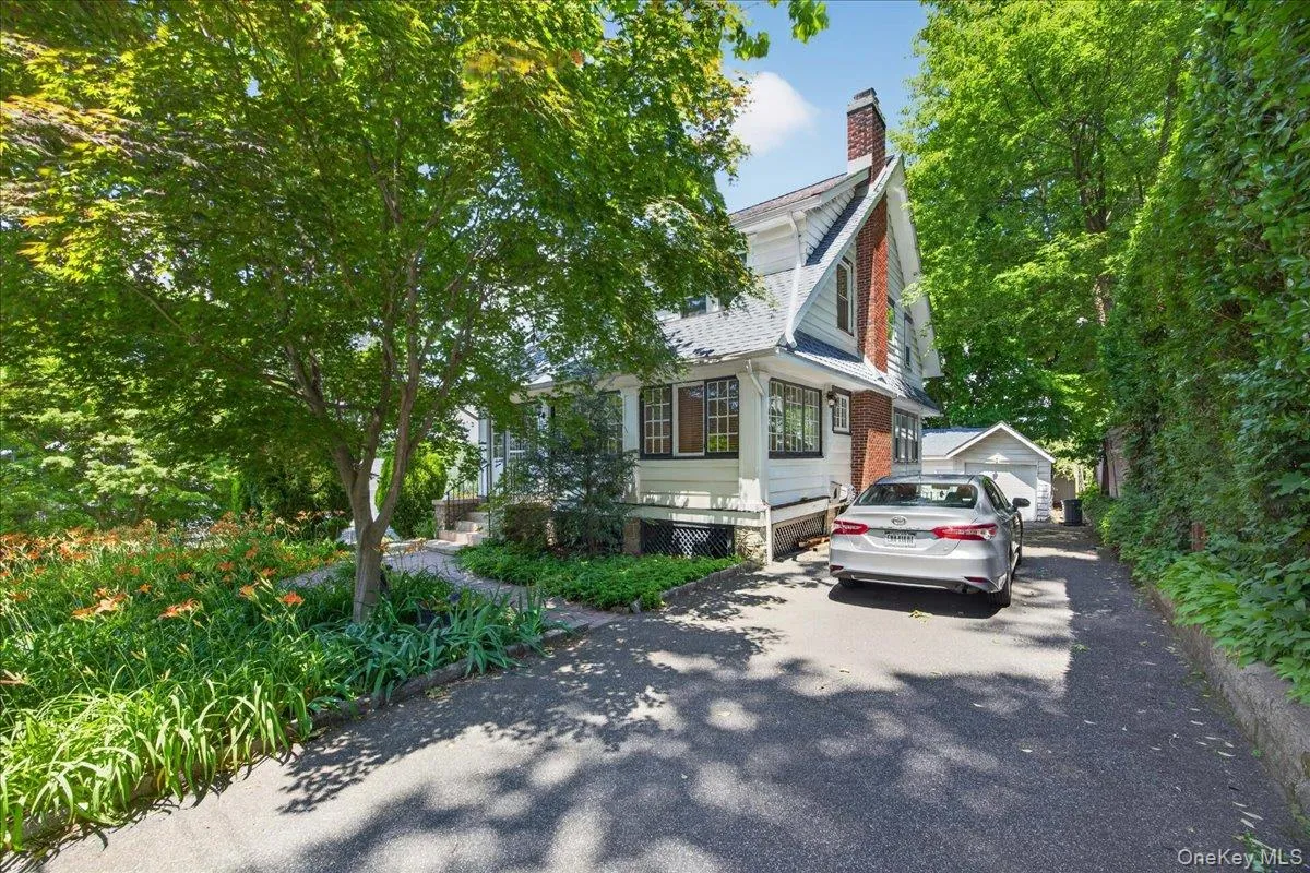 77 Irving Place, New Rochelle, NY, 4 Bedrooms Bedrooms, 7 Rooms Rooms,1 BathroomBathrooms,Residential,For Rent,Irving,0,1002149 77 Irving Place, New Rochelle, NY, 4 Bedrooms Bedrooms, 7 Rooms Rooms,1 BathroomBathrooms,Residential,For Rent,Irving,0,1002149