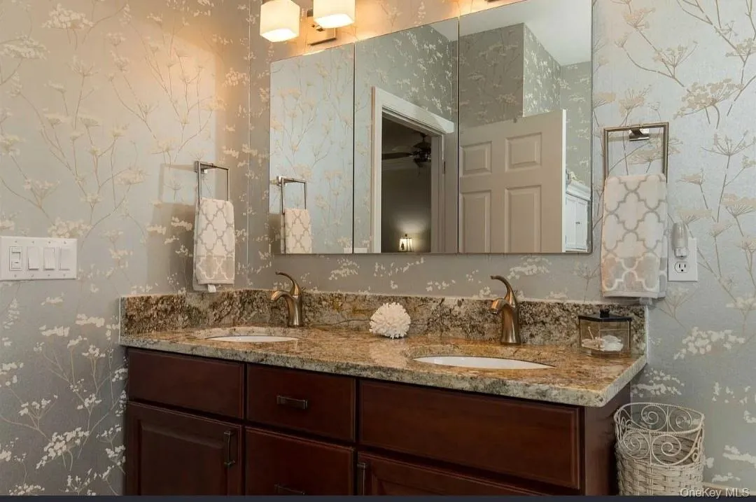 Primary Bath/Double Sink Primary Bath/Double Sink
