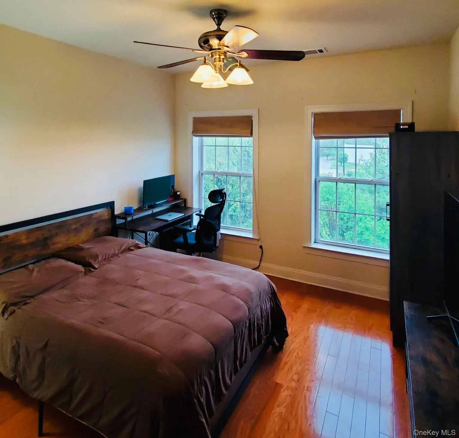Secondary Bedroom w/ Beautiful Hardwood Floor Secondary Bedroom w/ Beautiful Hardwood Floor