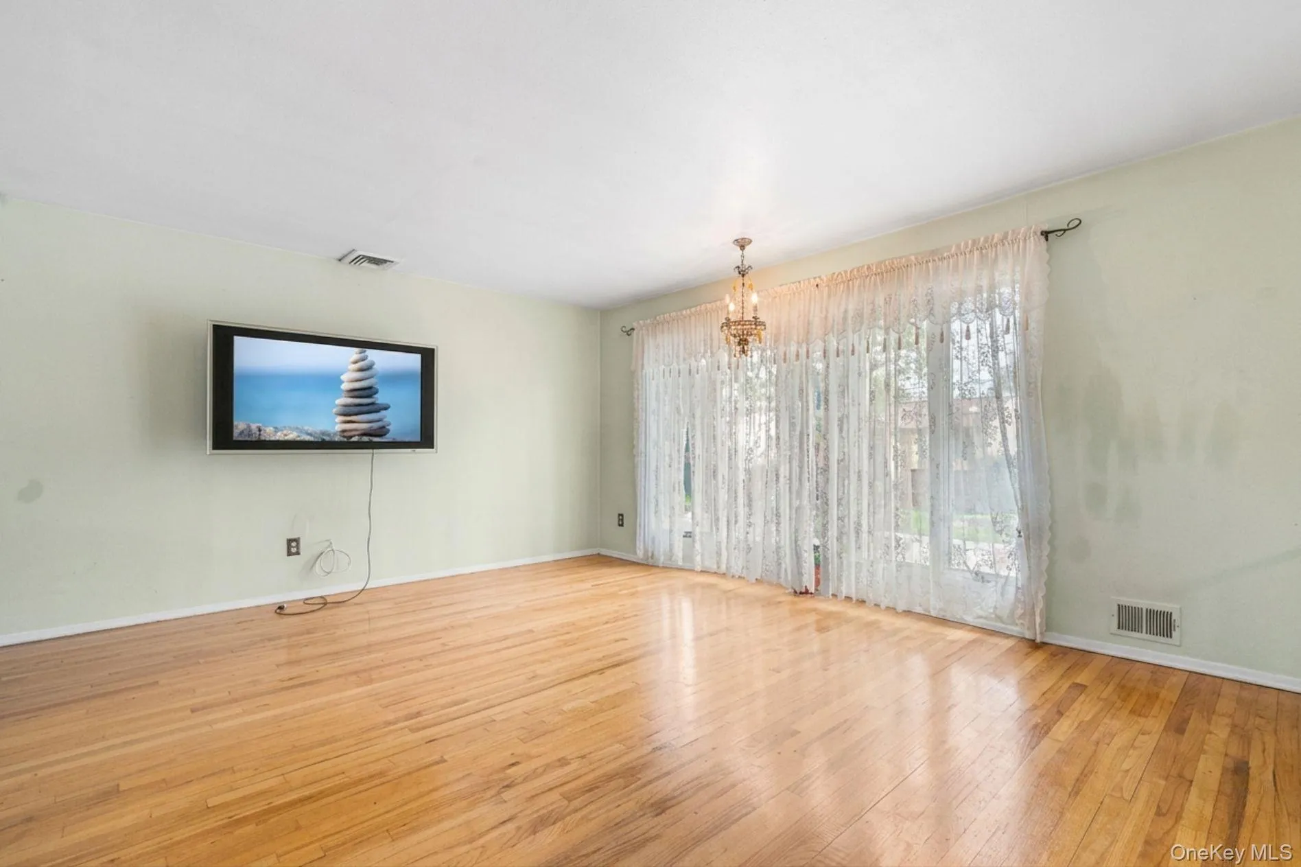 787 Vivian Court, Hempstead, NY, 4 Bedrooms Bedrooms, 8 Rooms Rooms,2 BathroomsBathrooms,Residential,For Rent,Vivian,0,1002157 787 Vivian Court, Hempstead, NY, 4 Bedrooms Bedrooms, 8 Rooms Rooms,2 BathroomsBathrooms,Residential,For Rent,Vivian,0,1002157