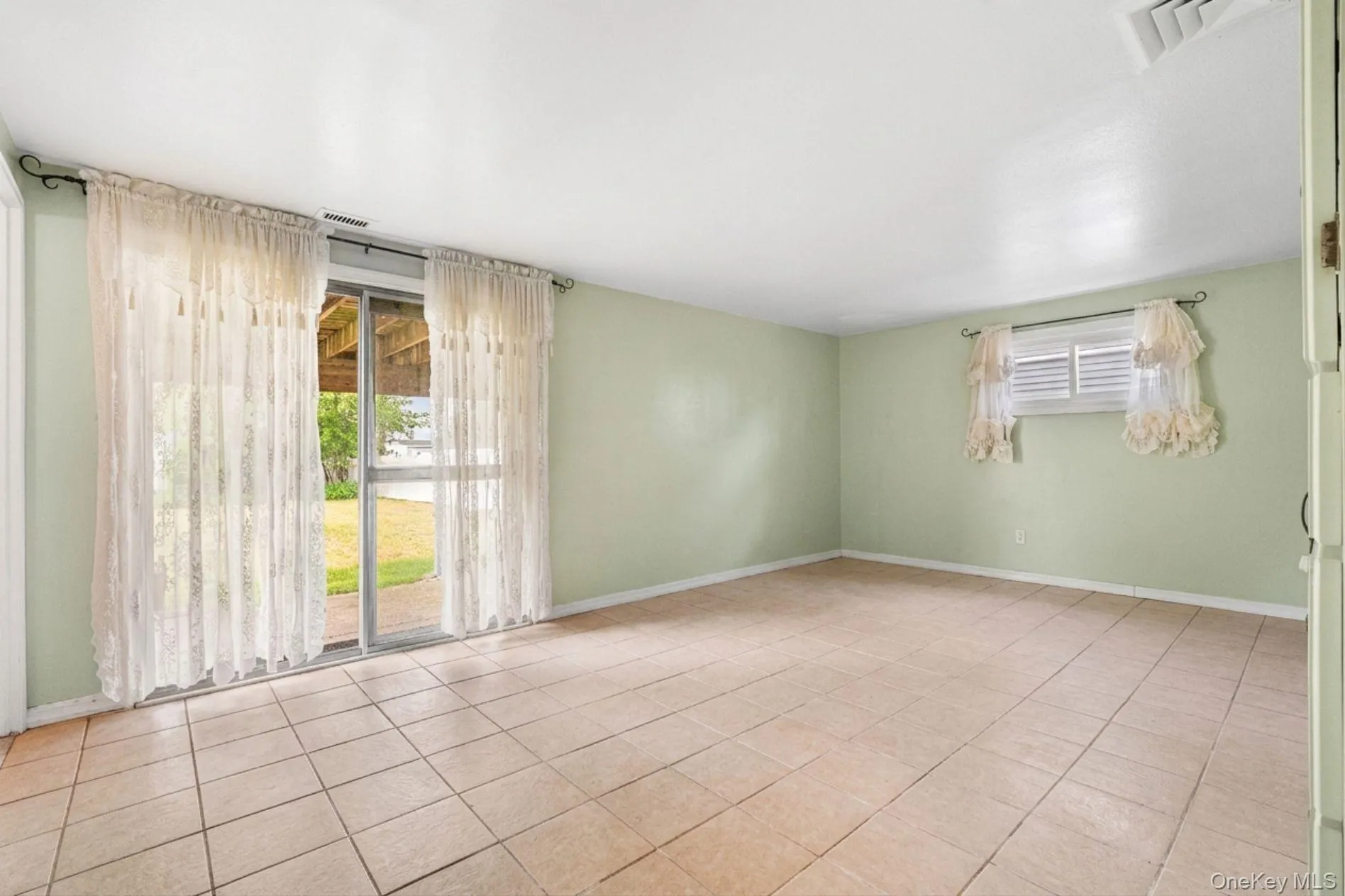 787 Vivian Court, Hempstead, NY, 4 Bedrooms Bedrooms, 8 Rooms Rooms,2 BathroomsBathrooms,Residential,For Rent,Vivian,0,1002157 787 Vivian Court, Hempstead, NY, 4 Bedrooms Bedrooms, 8 Rooms Rooms,2 BathroomsBathrooms,Residential,For Rent,Vivian,0,1002157