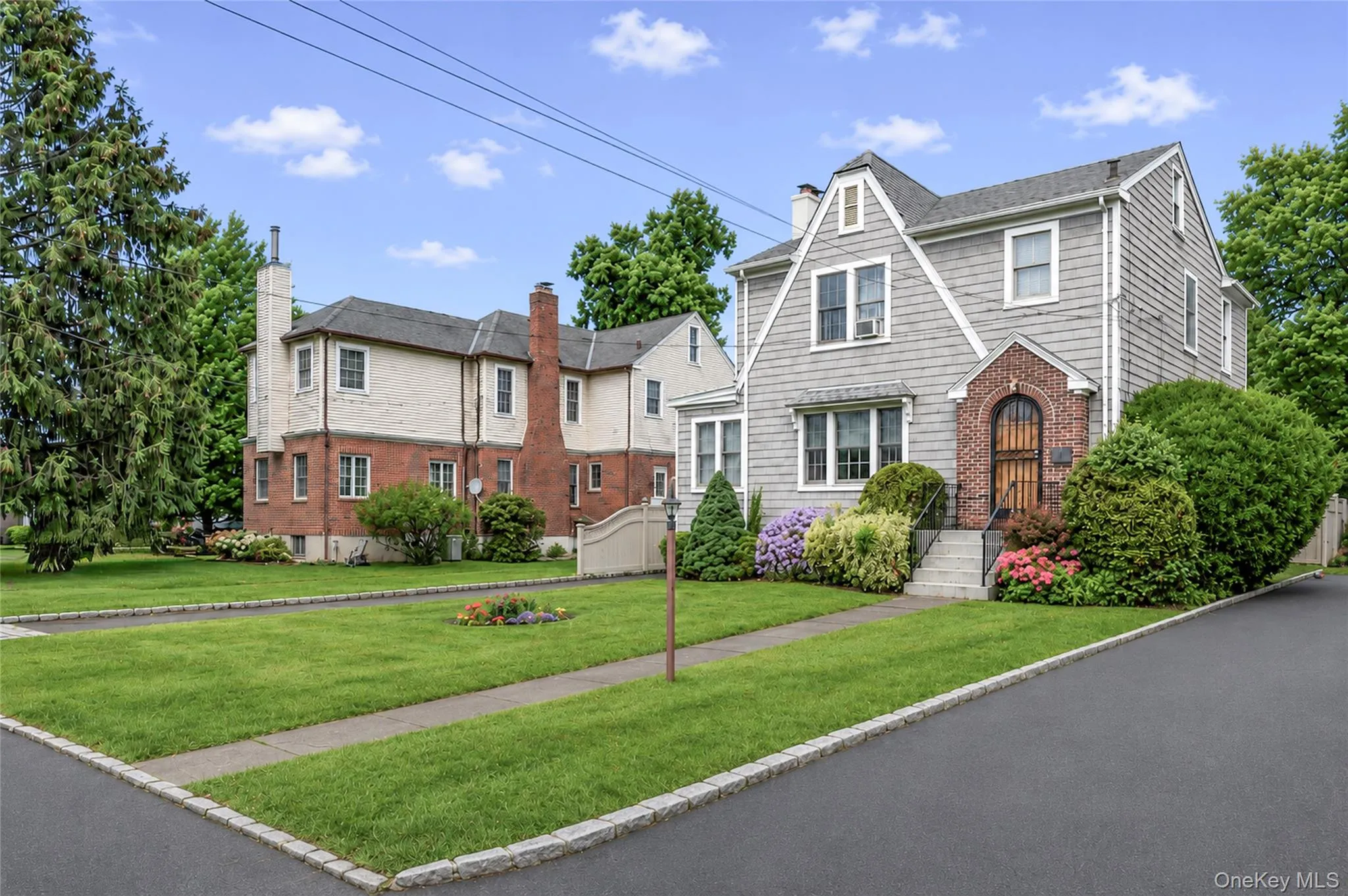View of right side of the home with lovely manicured mature landscape. View of right side of the home with lovely manicured mature landscape.
