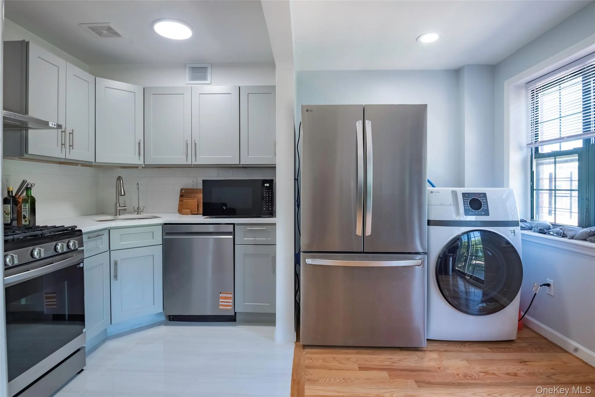 103-02 42nd Avenue, New York, NY, 2 Bedrooms Bedrooms, 4 Rooms Rooms,1 BathroomBathrooms,Residential Lease,For Rent,42nd,0,1002171 103-02 42nd Avenue, New York, NY, 2 Bedrooms Bedrooms, 4 Rooms Rooms,1 BathroomBathrooms,Residential Lease,For Rent,42nd,0,1002171