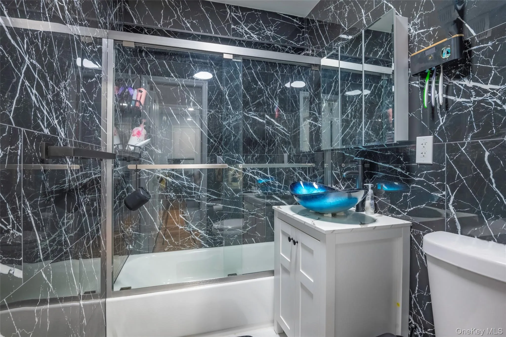 103-02 42nd Avenue, New York, NY, 2 Bedrooms Bedrooms, 4 Rooms Rooms,1 BathroomBathrooms,Residential Lease,For Rent,42nd,0,1002171 103-02 42nd Avenue, New York, NY, 2 Bedrooms Bedrooms, 4 Rooms Rooms,1 BathroomBathrooms,Residential Lease,For Rent,42nd,0,1002171