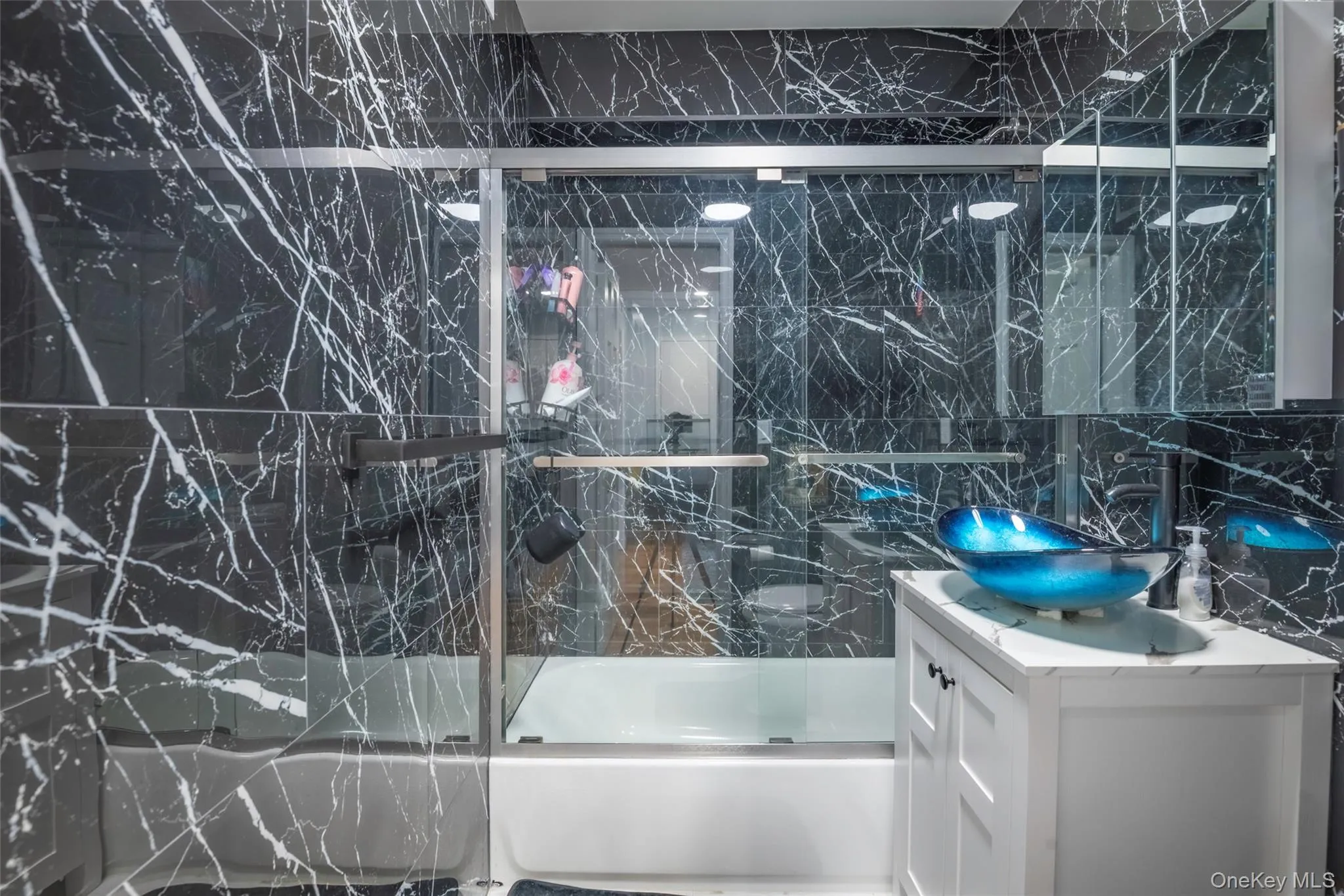 103-02 42nd Avenue, New York, NY, 2 Bedrooms Bedrooms, 4 Rooms Rooms,1 BathroomBathrooms,Residential Lease,For Rent,42nd,0,1002171 103-02 42nd Avenue, New York, NY, 2 Bedrooms Bedrooms, 4 Rooms Rooms,1 BathroomBathrooms,Residential Lease,For Rent,42nd,0,1002171