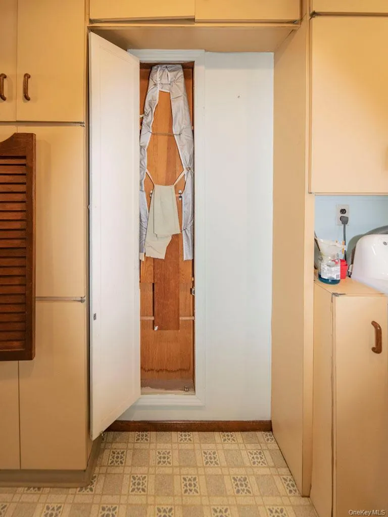 2080 Seamans Neck Road, Hempstead, NY, 3 Bedrooms Bedrooms, 7 Rooms Rooms,2 BathroomsBathrooms,Residential,For Rent,Seamans Neck,0,1002172 2080 Seamans Neck Road, Hempstead, NY, 3 Bedrooms Bedrooms, 7 Rooms Rooms,2 BathroomsBathrooms,Residential,For Rent,Seamans Neck,0,1002172