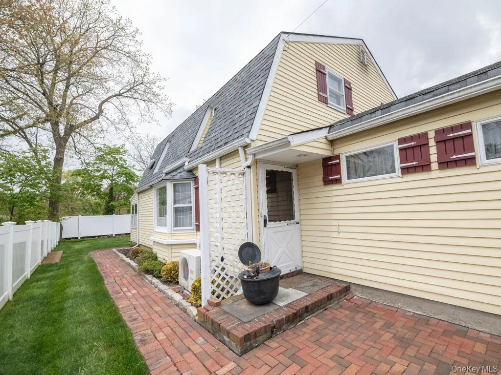 2080 Seamans Neck Road, Hempstead, NY, 3 Bedrooms Bedrooms, 7 Rooms Rooms,2 BathroomsBathrooms,Residential,For Rent,Seamans Neck,0,1002172 2080 Seamans Neck Road, Hempstead, NY, 3 Bedrooms Bedrooms, 7 Rooms Rooms,2 BathroomsBathrooms,Residential,For Rent,Seamans Neck,0,1002172