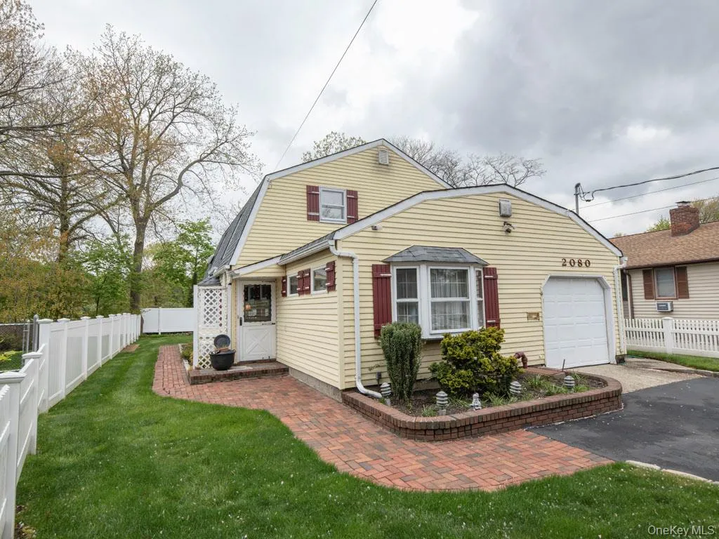 2080 Seamans Neck Road, Hempstead, NY, 3 Bedrooms Bedrooms, 7 Rooms Rooms,2 BathroomsBathrooms,Residential,For Rent,Seamans Neck,0,1002172 2080 Seamans Neck Road, Hempstead, NY, 3 Bedrooms Bedrooms, 7 Rooms Rooms,2 BathroomsBathrooms,Residential,For Rent,Seamans Neck,0,1002172
