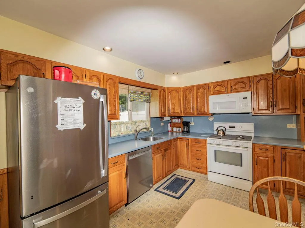 2080 Seamans Neck Road, Hempstead, NY, 3 Bedrooms Bedrooms, 7 Rooms Rooms,2 BathroomsBathrooms,Residential,For Rent,Seamans Neck,0,1002172 2080 Seamans Neck Road, Hempstead, NY, 3 Bedrooms Bedrooms, 7 Rooms Rooms,2 BathroomsBathrooms,Residential,For Rent,Seamans Neck,0,1002172