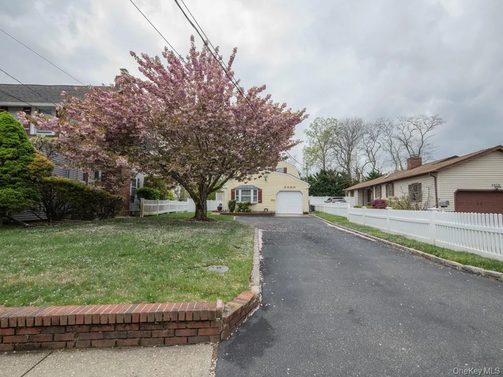 2080 Seamans Neck Road, Hempstead, NY, 3 Bedrooms Bedrooms, 7 Rooms Rooms,2 BathroomsBathrooms,Residential,For Rent,Seamans Neck,0,1002172 2080 Seamans Neck Road, Hempstead, NY, 3 Bedrooms Bedrooms, 7 Rooms Rooms,2 BathroomsBathrooms,Residential,For Rent,Seamans Neck,0,1002172