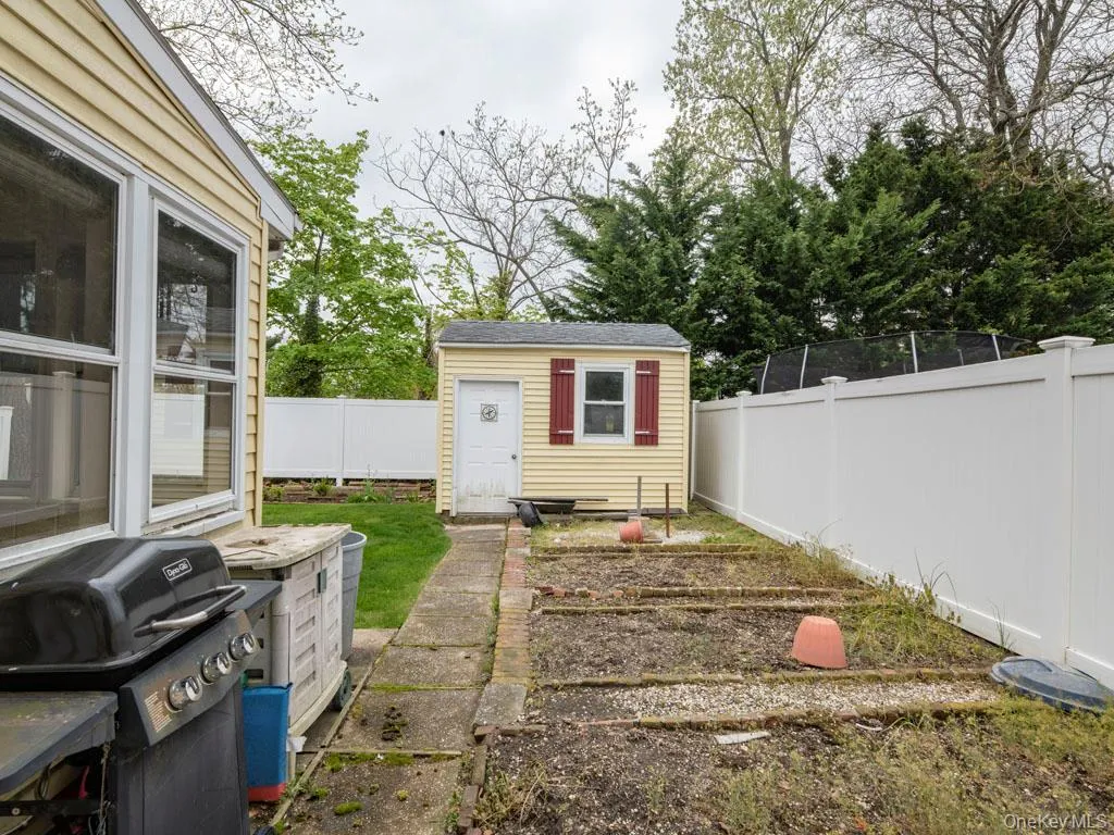 2080 Seamans Neck Road, Hempstead, NY, 3 Bedrooms Bedrooms, 7 Rooms Rooms,2 BathroomsBathrooms,Residential,For Rent,Seamans Neck,0,1002172 2080 Seamans Neck Road, Hempstead, NY, 3 Bedrooms Bedrooms, 7 Rooms Rooms,2 BathroomsBathrooms,Residential,For Rent,Seamans Neck,0,1002172