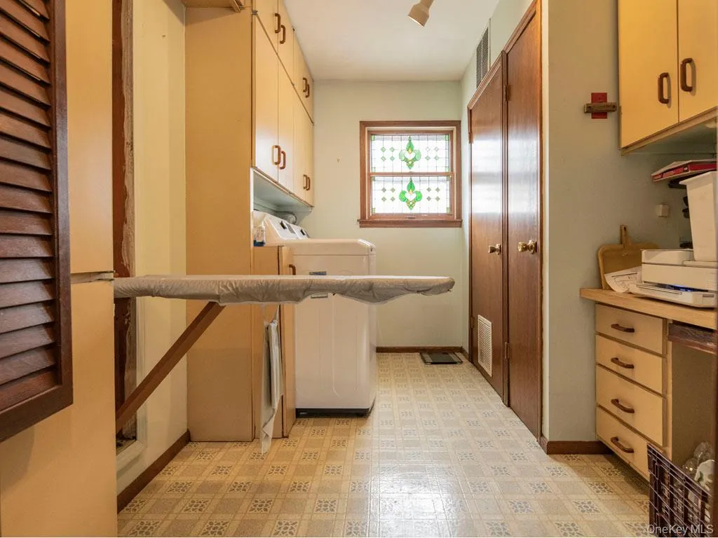 2080 Seamans Neck Road, Hempstead, NY, 3 Bedrooms Bedrooms, 7 Rooms Rooms,2 BathroomsBathrooms,Residential,For Rent,Seamans Neck,0,1002172 2080 Seamans Neck Road, Hempstead, NY, 3 Bedrooms Bedrooms, 7 Rooms Rooms,2 BathroomsBathrooms,Residential,For Rent,Seamans Neck,0,1002172