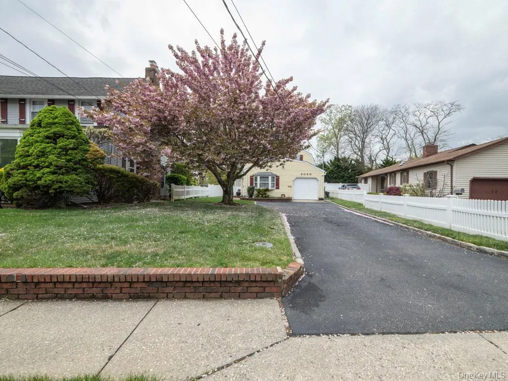 2080 Seamans Neck Road, Hempstead, NY, 3 Bedrooms Bedrooms, 7 Rooms Rooms,2 BathroomsBathrooms,Residential,For Rent,Seamans Neck,0,1002172 2080 Seamans Neck Road, Hempstead, NY, 3 Bedrooms Bedrooms, 7 Rooms Rooms,2 BathroomsBathrooms,Residential,For Rent,Seamans Neck,0,1002172