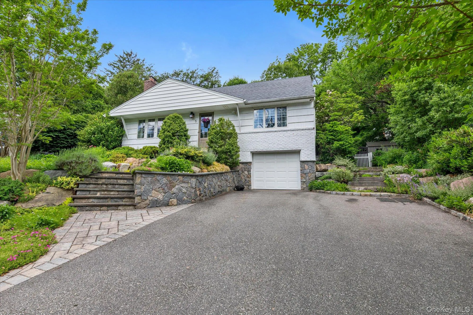 5 Gaines Place, Huntington, NY, 4 Bedrooms Bedrooms, 7 Rooms Rooms,2 BathroomsBathrooms,Residential,For Rent,Gaines,0,1002175 5 Gaines Place, Huntington, NY, 4 Bedrooms Bedrooms, 7 Rooms Rooms,2 BathroomsBathrooms,Residential,For Rent,Gaines,0,1002175
