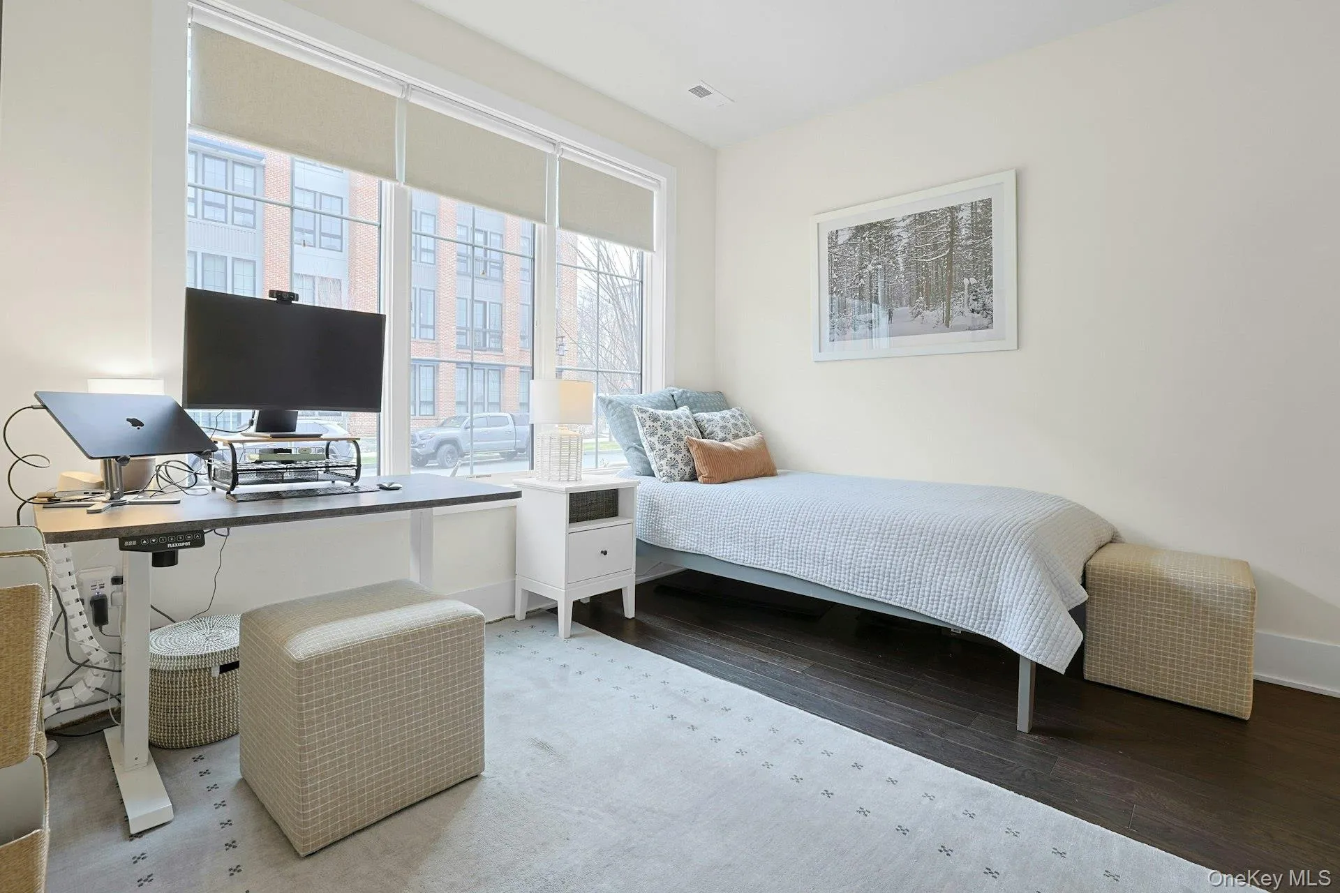 1 st floor Bedroom & en suite full bath 1 st floor Bedroom & en suite full bath