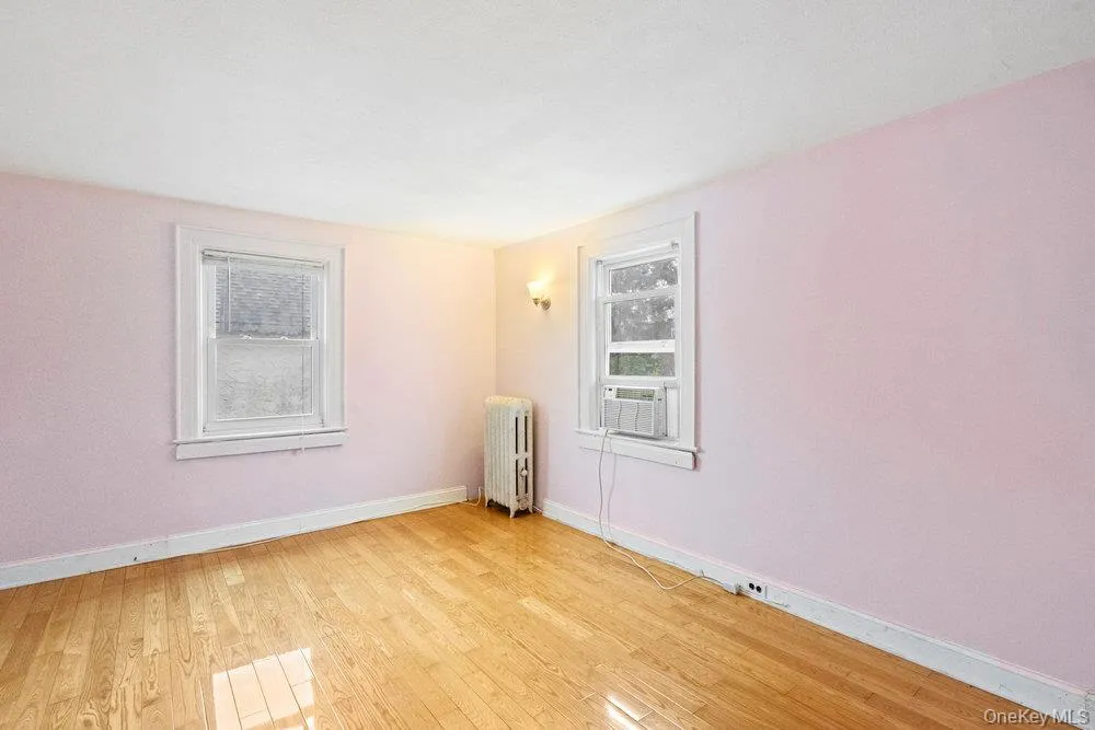 43 Van Nostrand Avenue, North Hempstead, NY, 3 Bedrooms Bedrooms, 6 Rooms Rooms,2 BathroomsBathrooms,Residential,For Rent,Van Nostrand,0,1002188 43 Van Nostrand Avenue, North Hempstead, NY, 3 Bedrooms Bedrooms, 6 Rooms Rooms,2 BathroomsBathrooms,Residential,For Rent,Van Nostrand,0,1002188