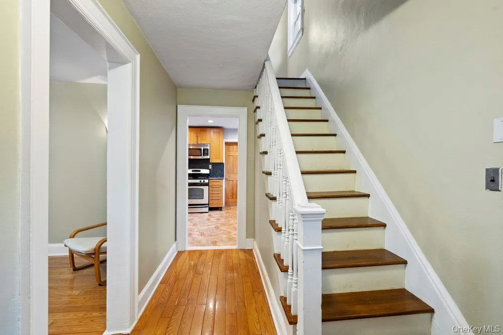 43 Van Nostrand Avenue, North Hempstead, NY, 3 Bedrooms Bedrooms, 6 Rooms Rooms,2 BathroomsBathrooms,Residential,For Rent,Van Nostrand,0,1002188 43 Van Nostrand Avenue, North Hempstead, NY, 3 Bedrooms Bedrooms, 6 Rooms Rooms,2 BathroomsBathrooms,Residential,For Rent,Van Nostrand,0,1002188