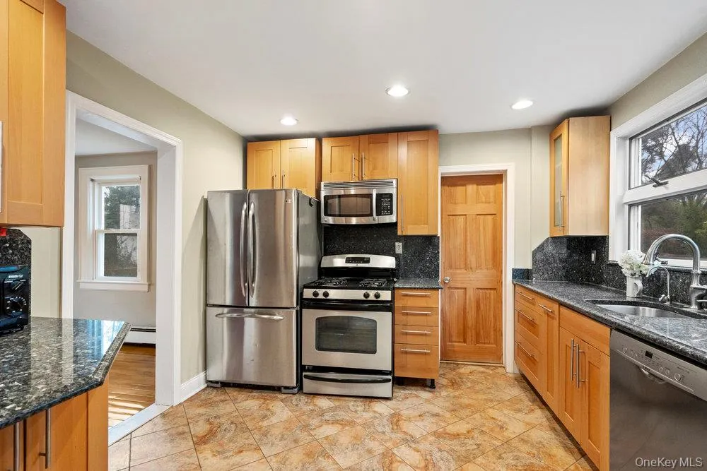 43 Van Nostrand Avenue, North Hempstead, NY, 3 Bedrooms Bedrooms, 6 Rooms Rooms,2 BathroomsBathrooms,Residential,For Rent,Van Nostrand,0,1002188 43 Van Nostrand Avenue, North Hempstead, NY, 3 Bedrooms Bedrooms, 6 Rooms Rooms,2 BathroomsBathrooms,Residential,For Rent,Van Nostrand,0,1002188