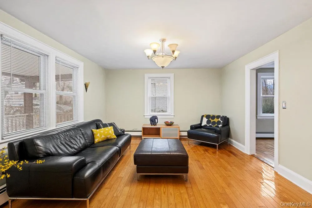 43 Van Nostrand Avenue, North Hempstead, NY, 3 Bedrooms Bedrooms, 6 Rooms Rooms,2 BathroomsBathrooms,Residential,For Rent,Van Nostrand,0,1002188 43 Van Nostrand Avenue, North Hempstead, NY, 3 Bedrooms Bedrooms, 6 Rooms Rooms,2 BathroomsBathrooms,Residential,For Rent,Van Nostrand,0,1002188