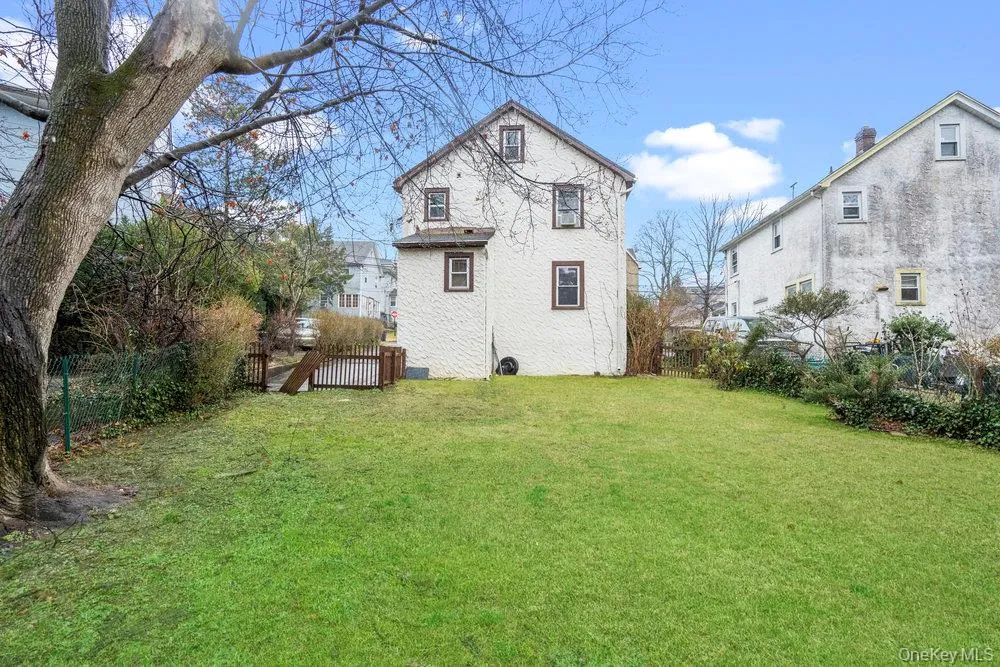 43 Van Nostrand Avenue, North Hempstead, NY, 3 Bedrooms Bedrooms, 6 Rooms Rooms,2 BathroomsBathrooms,Residential,For Rent,Van Nostrand,0,1002188 43 Van Nostrand Avenue, North Hempstead, NY, 3 Bedrooms Bedrooms, 6 Rooms Rooms,2 BathroomsBathrooms,Residential,For Rent,Van Nostrand,0,1002188