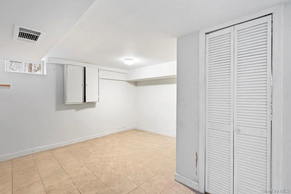 43 Van Nostrand Avenue, North Hempstead, NY, 3 Bedrooms Bedrooms, 6 Rooms Rooms,2 BathroomsBathrooms,Residential,For Rent,Van Nostrand,0,1002188 43 Van Nostrand Avenue, North Hempstead, NY, 3 Bedrooms Bedrooms, 6 Rooms Rooms,2 BathroomsBathrooms,Residential,For Rent,Van Nostrand,0,1002188