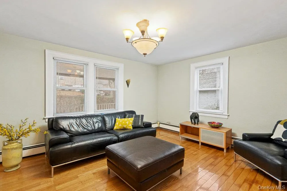43 Van Nostrand Avenue, North Hempstead, NY, 3 Bedrooms Bedrooms, 6 Rooms Rooms,2 BathroomsBathrooms,Residential,For Rent,Van Nostrand,0,1002188 43 Van Nostrand Avenue, North Hempstead, NY, 3 Bedrooms Bedrooms, 6 Rooms Rooms,2 BathroomsBathrooms,Residential,For Rent,Van Nostrand,0,1002188