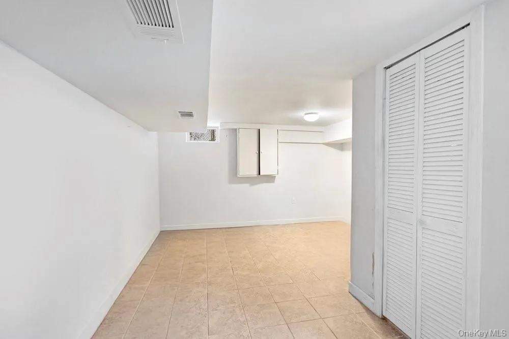 43 Van Nostrand Avenue, North Hempstead, NY, 3 Bedrooms Bedrooms, 6 Rooms Rooms,2 BathroomsBathrooms,Residential,For Rent,Van Nostrand,0,1002188 43 Van Nostrand Avenue, North Hempstead, NY, 3 Bedrooms Bedrooms, 6 Rooms Rooms,2 BathroomsBathrooms,Residential,For Rent,Van Nostrand,0,1002188