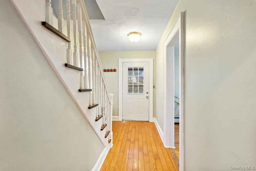 43 Van Nostrand Avenue, North Hempstead, NY, 3 Bedrooms Bedrooms, 6 Rooms Rooms,2 BathroomsBathrooms,Residential,For Rent,Van Nostrand,0,1002188 43 Van Nostrand Avenue, North Hempstead, NY, 3 Bedrooms Bedrooms, 6 Rooms Rooms,2 BathroomsBathrooms,Residential,For Rent,Van Nostrand,0,1002188