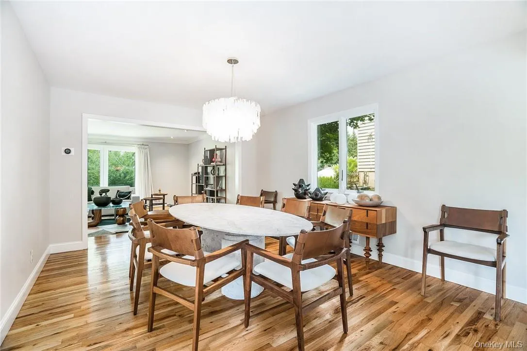 Spacious dining room, plenty of space for wonderful gatherings! Spacious dining room, plenty of space for wonderful gatherings!