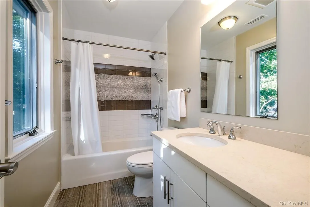 Renovated ensuite full bath. Renovated ensuite full bath.
