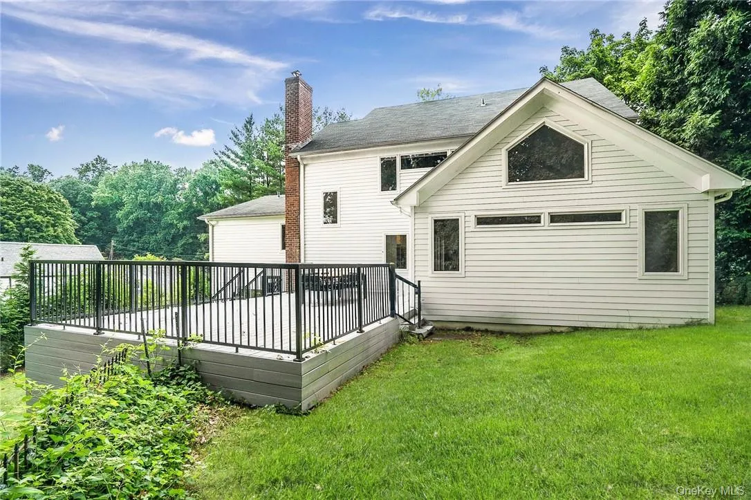 Fabulous backyard and new deck; perfect for entertaining! Fabulous backyard and new deck; perfect for entertaining!