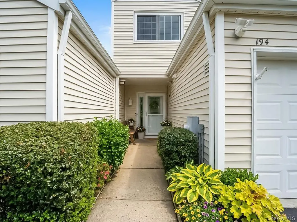 194 Gothic Circle, Brookhaven, NY, 2 Bedrooms Bedrooms, 4 Rooms Rooms,2 BathroomsBathrooms,Residential Sale,For Rent,Gothic,0,1002198 194 Gothic Circle, Brookhaven, NY, 2 Bedrooms Bedrooms, 4 Rooms Rooms,2 BathroomsBathrooms,Residential Sale,For Rent,Gothic,0,1002198