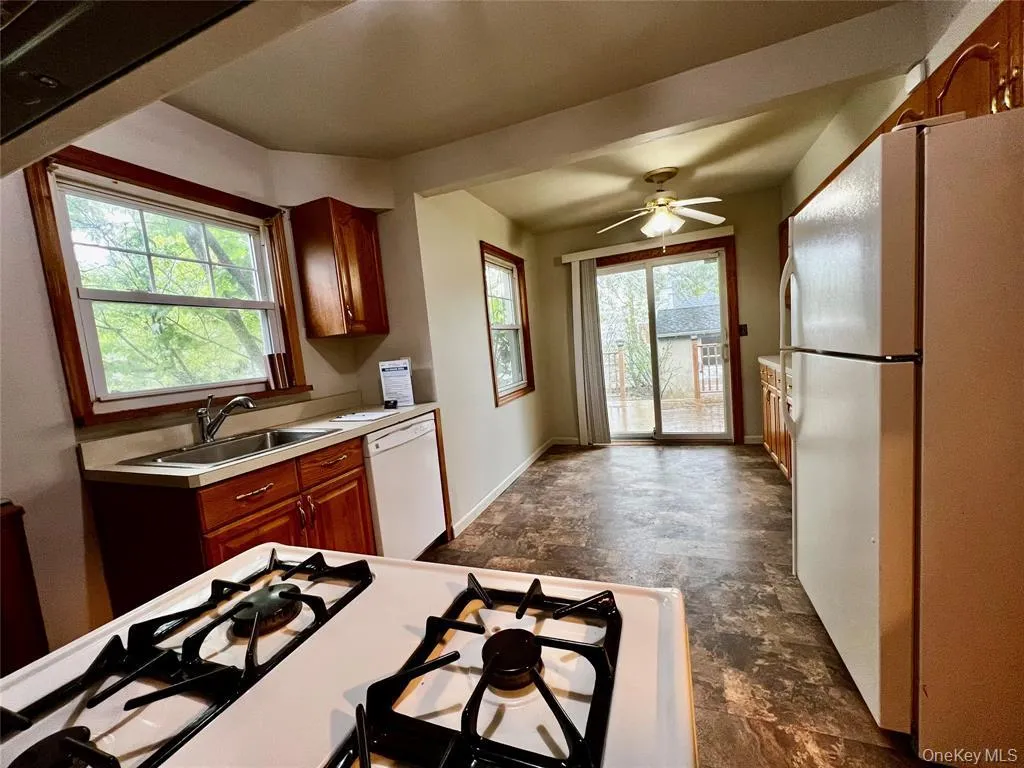 131 Goldenrod Avenue, Hempstead, NY, 3 Bedrooms Bedrooms, 6 Rooms Rooms,1 BathroomBathrooms,Residential,For Rent,Goldenrod,0,1002199 131 Goldenrod Avenue, Hempstead, NY, 3 Bedrooms Bedrooms, 6 Rooms Rooms,1 BathroomBathrooms,Residential,For Rent,Goldenrod,0,1002199