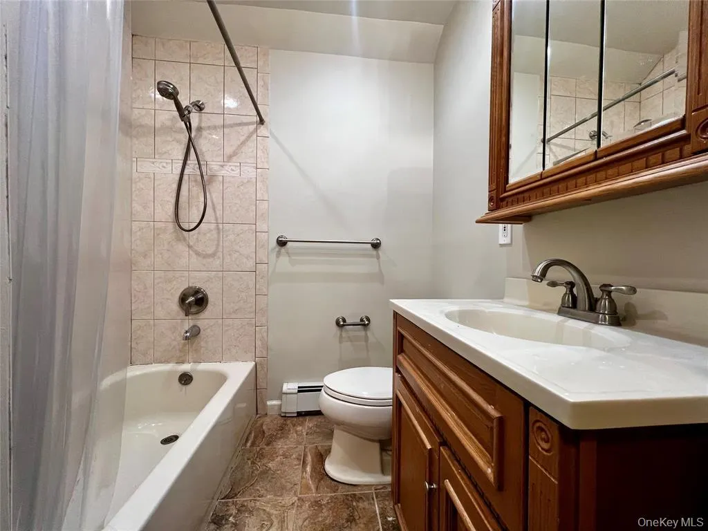 131 Goldenrod Avenue, Hempstead, NY, 3 Bedrooms Bedrooms, 6 Rooms Rooms,1 BathroomBathrooms,Residential,For Rent,Goldenrod,0,1002199 131 Goldenrod Avenue, Hempstead, NY, 3 Bedrooms Bedrooms, 6 Rooms Rooms,1 BathroomBathrooms,Residential,For Rent,Goldenrod,0,1002199