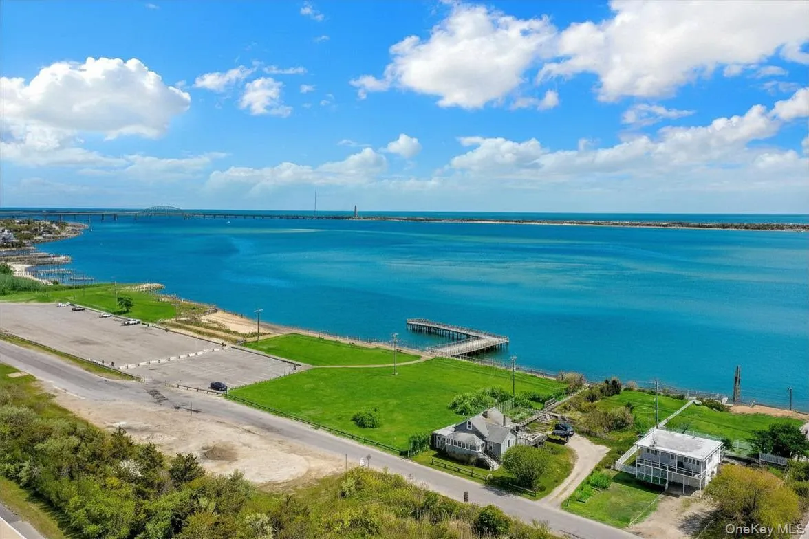 6 Oak Beach Road, Babylon, NY, 3 Bedrooms Bedrooms, 5 Rooms Rooms,1 BathroomBathrooms,Residential,For Rent,Oak Beach,0,1002216 6 Oak Beach Road, Babylon, NY, 3 Bedrooms Bedrooms, 5 Rooms Rooms,1 BathroomBathrooms,Residential,For Rent,Oak Beach,0,1002216