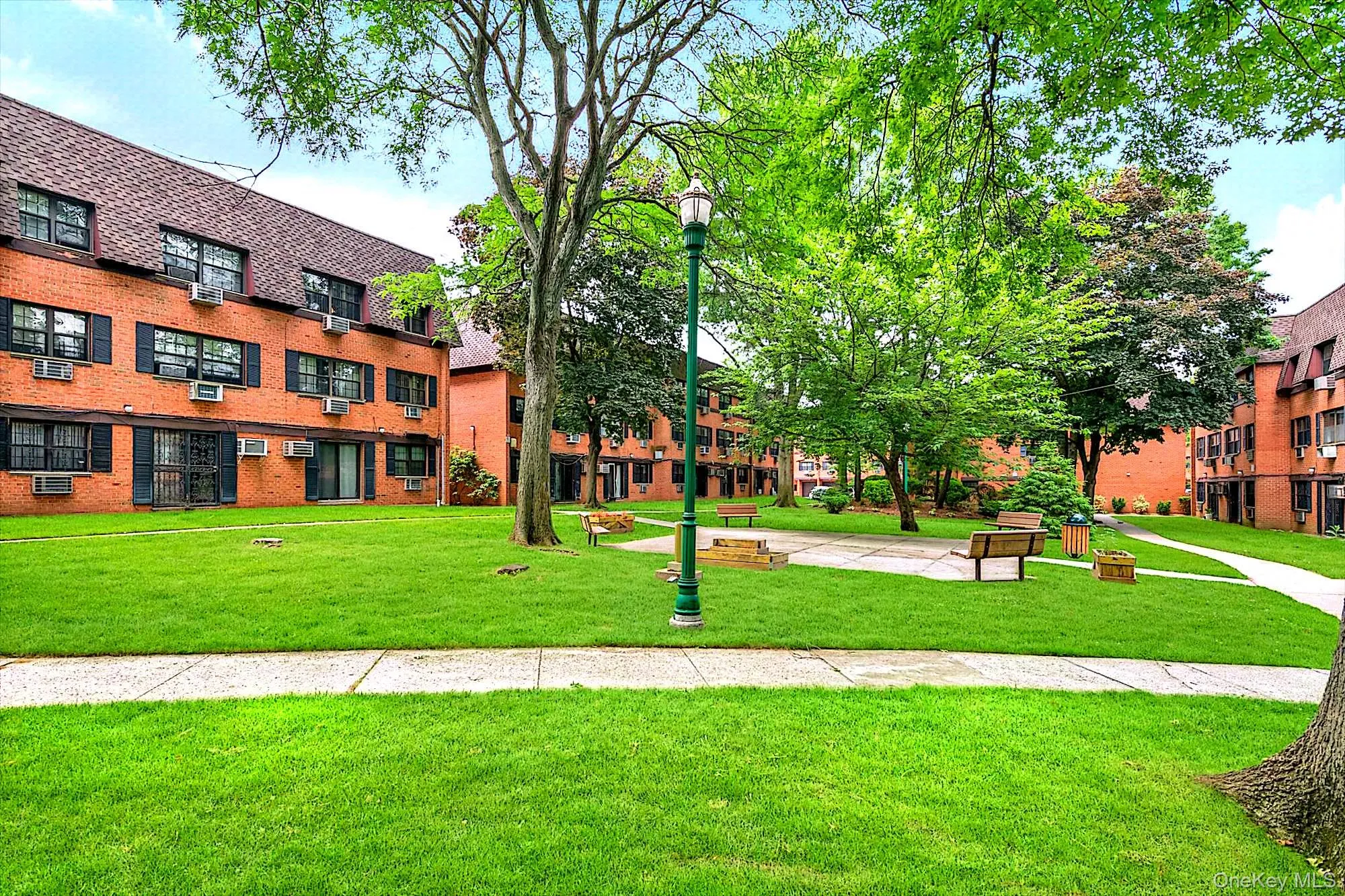 Very peaceful and relaxful court yard inside of the condo Very peaceful and relaxful court yard inside of the condo