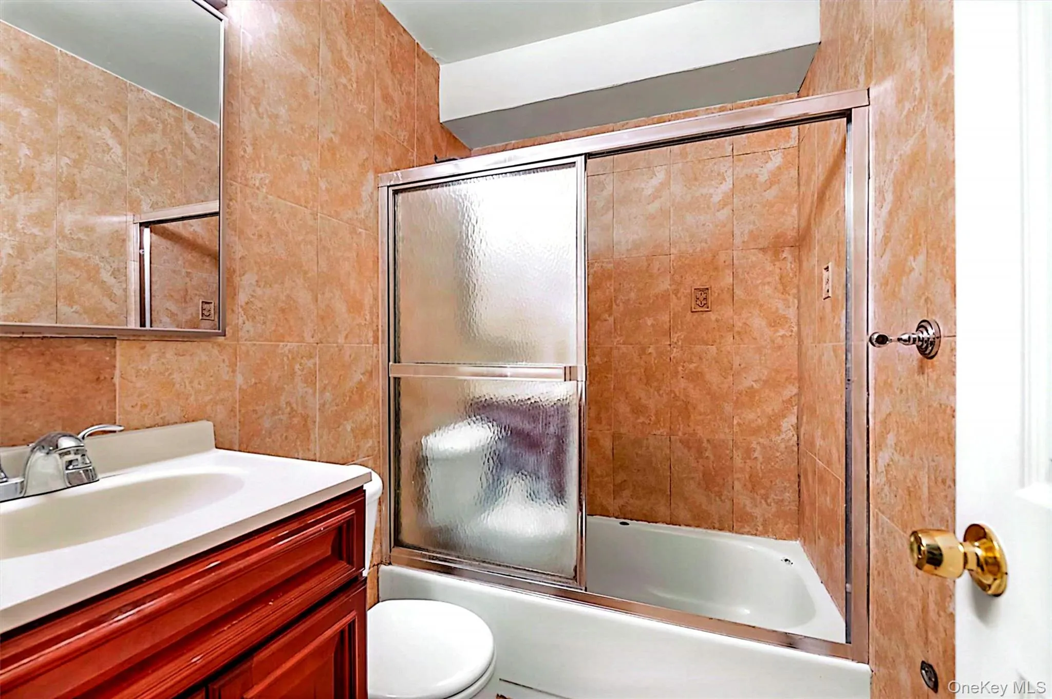 Full bathroom Full bathroom
