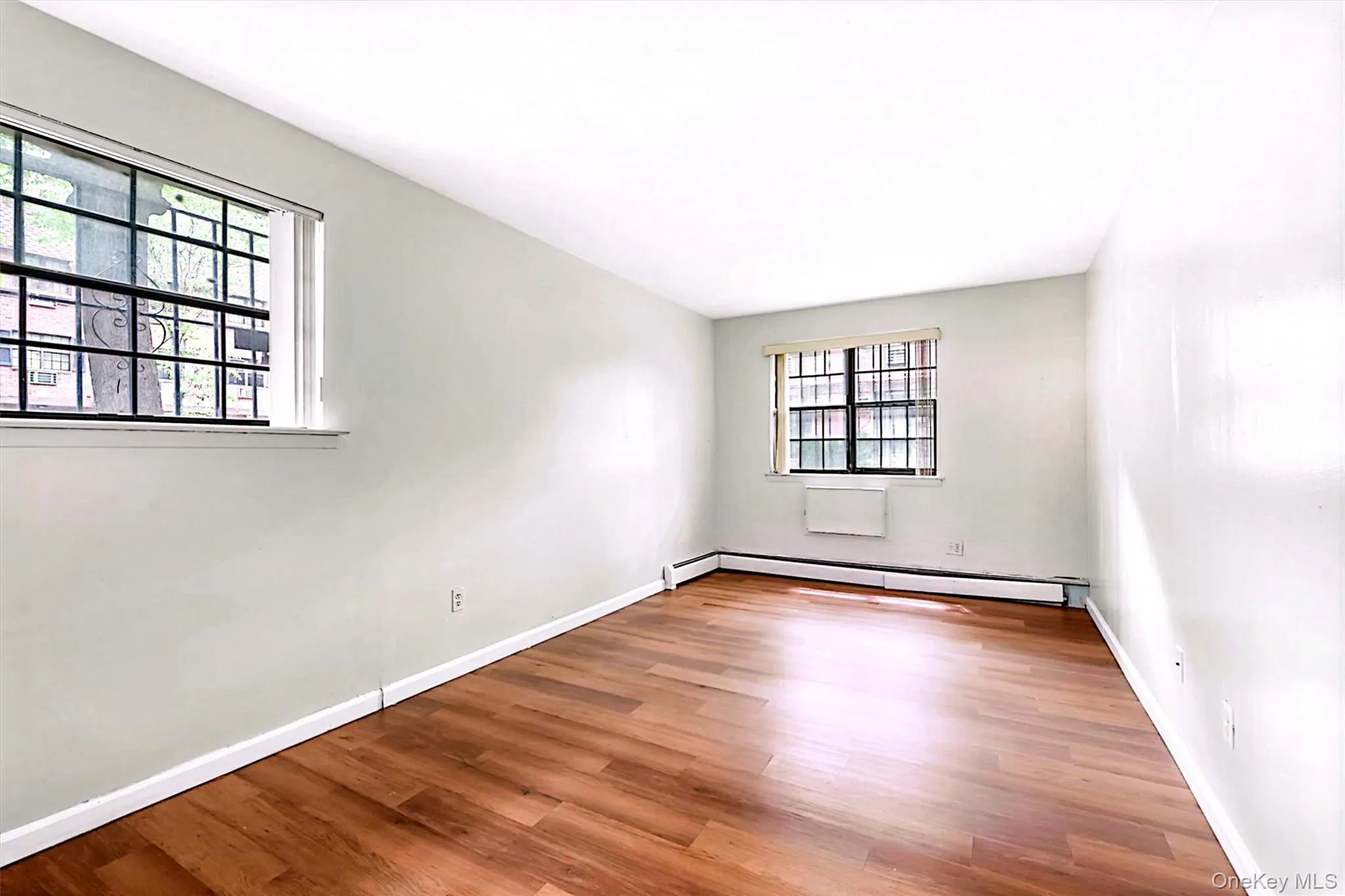 Bedroom with 2 windows Bedroom with 2 windows