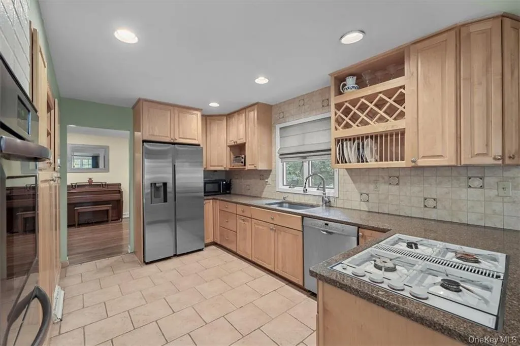 28 River Road, Ramapo, NY, 4 Bedrooms Bedrooms, 13 Rooms Rooms,3 BathroomsBathrooms,Residential,For Rent,River,0,1002235 28 River Road, Ramapo, NY, 4 Bedrooms Bedrooms, 13 Rooms Rooms,3 BathroomsBathrooms,Residential,For Rent,River,0,1002235