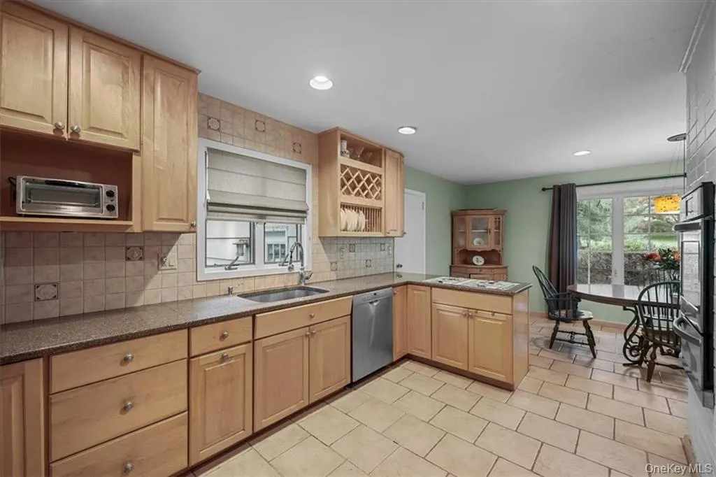 28 River Road, Ramapo, NY, 4 Bedrooms Bedrooms, 13 Rooms Rooms,3 BathroomsBathrooms,Residential,For Rent,River,0,1002235 28 River Road, Ramapo, NY, 4 Bedrooms Bedrooms, 13 Rooms Rooms,3 BathroomsBathrooms,Residential,For Rent,River,0,1002235