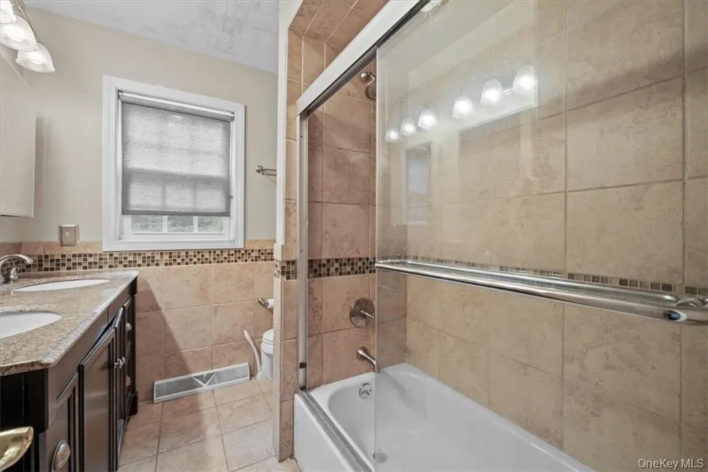 28 River Road, Ramapo, NY, 4 Bedrooms Bedrooms, 13 Rooms Rooms,3 BathroomsBathrooms,Residential,For Rent,River,0,1002235 28 River Road, Ramapo, NY, 4 Bedrooms Bedrooms, 13 Rooms Rooms,3 BathroomsBathrooms,Residential,For Rent,River,0,1002235