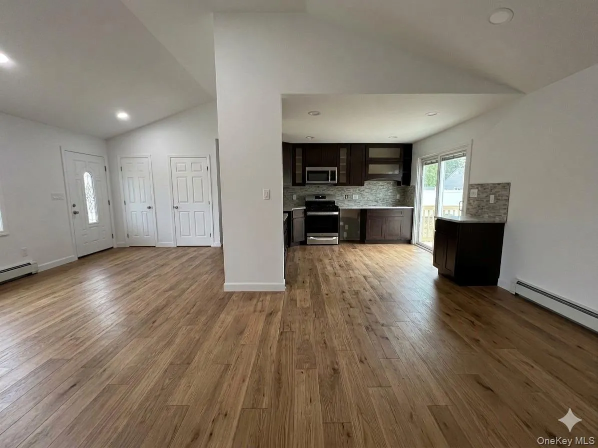 354 Easton Street, Islip, NY, 3 Bedrooms Bedrooms, 7 Rooms Rooms,1 BathroomBathrooms,Residential,For Rent,Easton,0,1002241 354 Easton Street, Islip, NY, 3 Bedrooms Bedrooms, 7 Rooms Rooms,1 BathroomBathrooms,Residential,For Rent,Easton,0,1002241