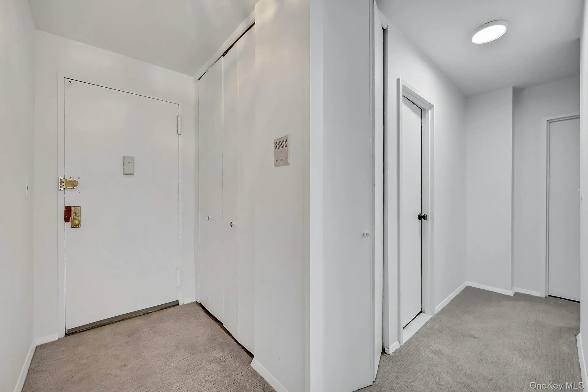 Entry foyer and beginning of hallway to primary bedroom. Entry foyer and beginning of hallway to primary bedroom.