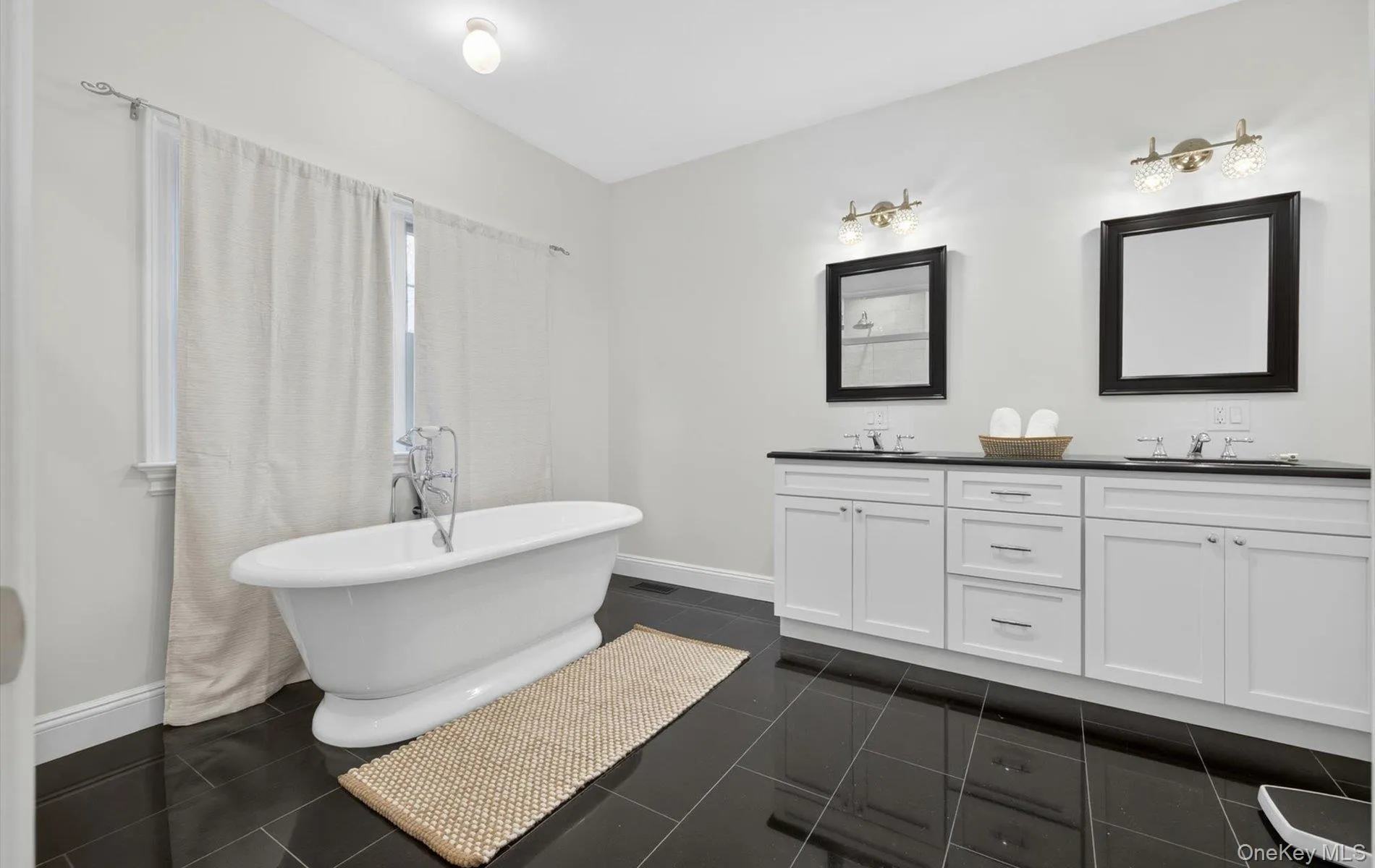 9 Briarsweet Lane, East Hampton, NY, 4 Bedrooms Bedrooms, 9 Rooms Rooms,6 BathroomsBathrooms,Residential,For Rent,Briarsweet,0,1002247 9 Briarsweet Lane, East Hampton, NY, 4 Bedrooms Bedrooms, 9 Rooms Rooms,6 BathroomsBathrooms,Residential,For Rent,Briarsweet,0,1002247