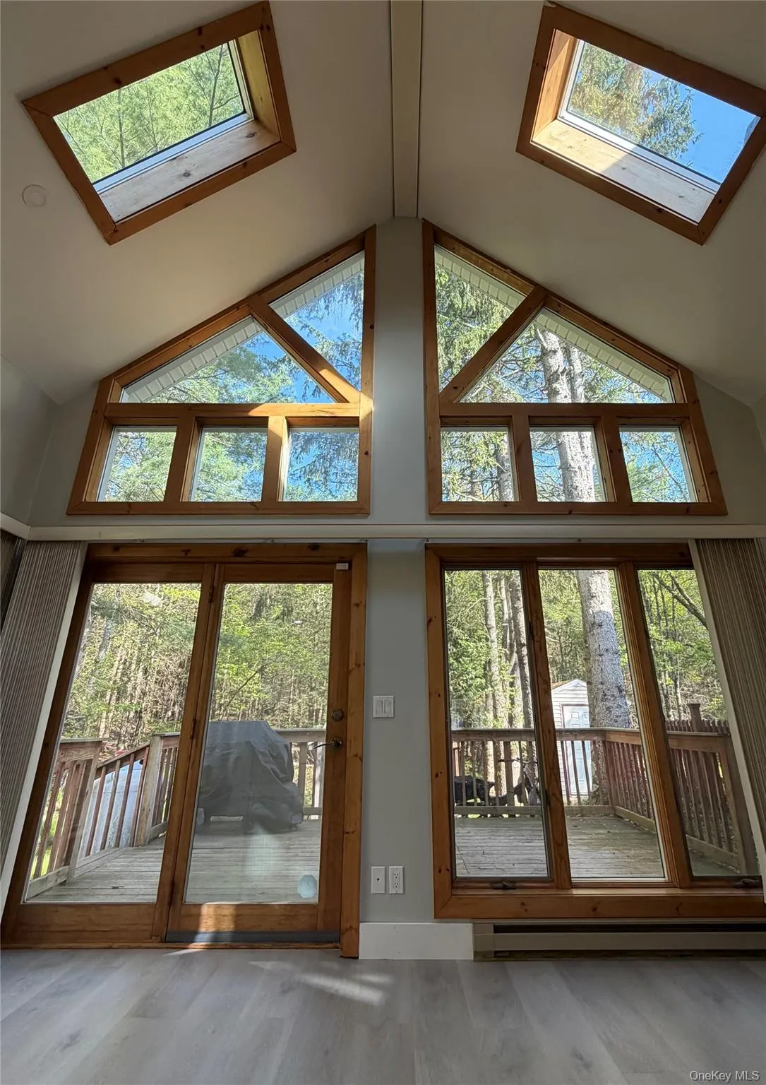 60 Medallion Road, Thompson, NY, 3 Bedrooms Bedrooms, 5 Rooms Rooms,2 BathroomsBathrooms,Residential Lease,For Rent,Medallion,0,1002249 60 Medallion Road, Thompson, NY, 3 Bedrooms Bedrooms, 5 Rooms Rooms,2 BathroomsBathrooms,Residential Lease,For Rent,Medallion,0,1002249