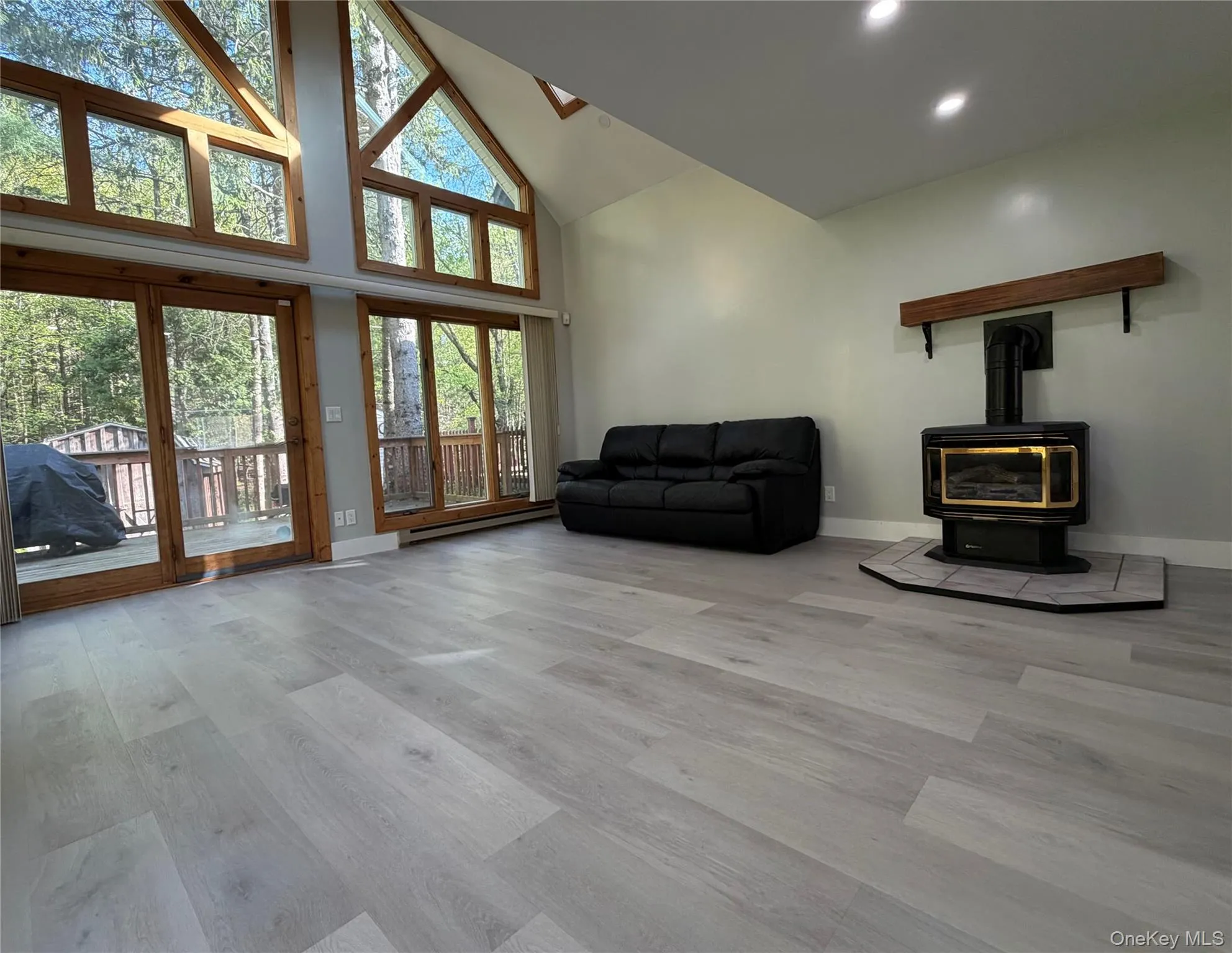 60 Medallion Road, Thompson, NY, 3 Bedrooms Bedrooms, 5 Rooms Rooms,2 BathroomsBathrooms,Residential Lease,For Rent,Medallion,0,1002249 60 Medallion Road, Thompson, NY, 3 Bedrooms Bedrooms, 5 Rooms Rooms,2 BathroomsBathrooms,Residential Lease,For Rent,Medallion,0,1002249